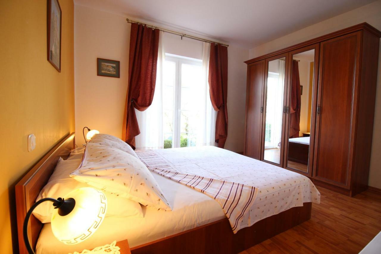 Apartmani Olea Krk Krk Town Exteriör bild